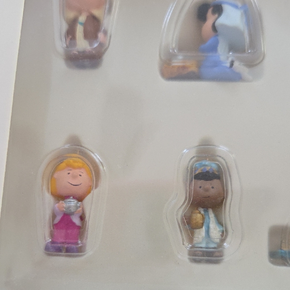 Hallmark Keepsake Miniature Peanuts Christmas Collection - 2006 - Picture 5 of 6